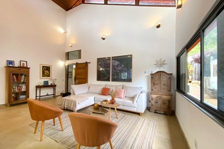Casa de condomínio à venda com 245m², 4 quartos e 6 vagas Casa de condomínio à venda com 245m², 4 quartos e 6 vagasSala