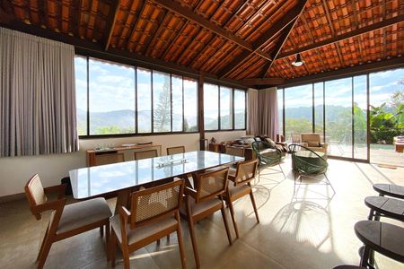 Casa de condomínio à venda com 245m², 4 quartos e 6 vagas Casa de condomínio à venda com 245m², 4 quartos e 6 vagasSala de Estar