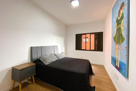 Casa de condomínio à venda com 245m², 4 quartos e 6 vagas Casa de condomínio à venda com 245m², 4 quartos e 6 vagasQuarto 1