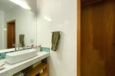 Casa de condomínio à venda com 245m², 4 quartos e 6 vagas Casa de condomínio à venda com 245m², 4 quartos e 6 vagasBanheiro da Suíte 1