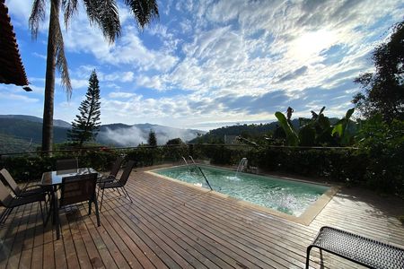 Casa de condomínio à venda com 245m², 4 quartos e 6 vagas Casa de condomínio à venda com 245m², 4 quartos e 6 vagasDeck