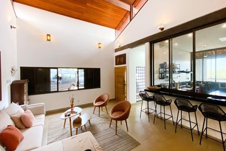 Casa de condomínio à venda com 245m², 4 quartos e 6 vagas Casa de condomínio à venda com 245m², 4 quartos e 6 vagasSala