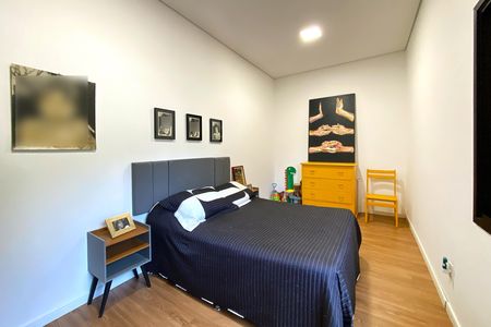Casa de condomínio à venda com 245m², 4 quartos e 6 vagas Casa de condomínio à venda com 245m², 4 quartos e 6 vagasQuarto 2