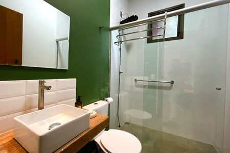 Casa de condomínio à venda com 245m², 4 quartos e 6 vagas Casa de condomínio à venda com 245m², 4 quartos e 6 vagasBanheiro da Suíte 2