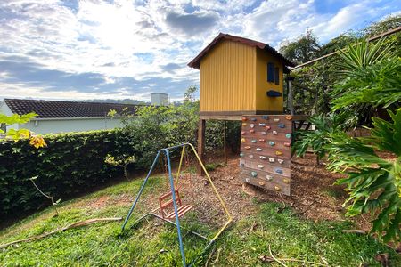 Casa de condomínio à venda com 245m², 4 quartos e 6 vagas Casa de condomínio à venda com 245m², 4 quartos e 6 vagasPlayground