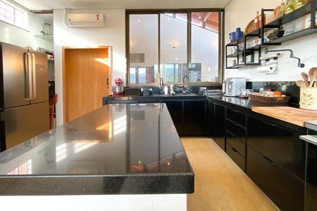 Casa de condomínio à venda com 245m², 4 quartos e 6 vagas Casa de condomínio à venda com 245m², 4 quartos e 6 vagasCozinha