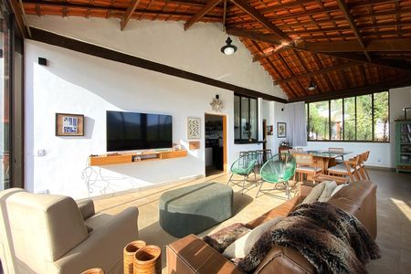 Casa de condomínio à venda com 245m², 4 quartos e 6 vagas Casa de condomínio à venda com 245m², 4 quartos e 6 vagasSala de Estar