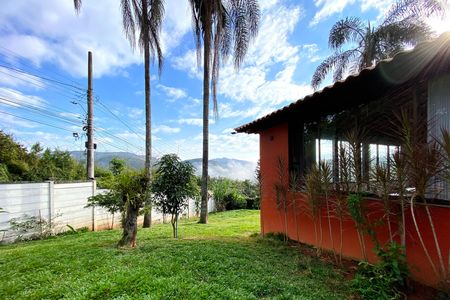 Casa de condomínio à venda com 245m², 4 quartos e 6 vagas Casa de condomínio à venda com 245m², 4 quartos e 6 vagasEntrada