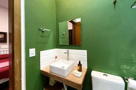 Casa de condomínio à venda com 245m², 4 quartos e 6 vagas Casa de condomínio à venda com 245m², 4 quartos e 6 vagasBanheiro da Suíte 2