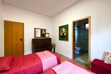 Casa de condomínio à venda com 245m², 4 quartos e 6 vagas Casa de condomínio à venda com 245m², 4 quartos e 6 vagasSuite 2