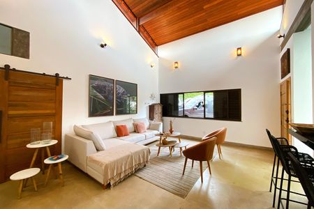 Casa de condomínio à venda com 245m², 4 quartos e 6 vagas Casa de condomínio à venda com 245m², 4 quartos e 6 vagasSala