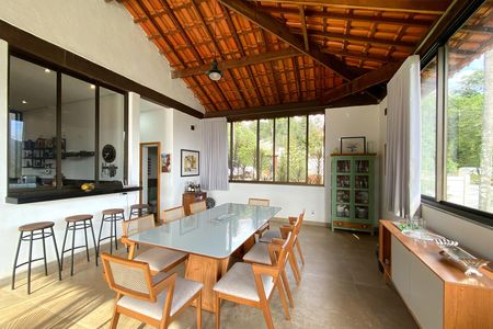 Casa de condomínio à venda com 245m², 4 quartos e 6 vagas Casa de condomínio à venda com 245m², 4 quartos e 6 vagasSala de Estar