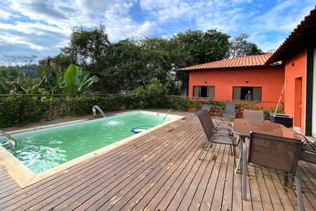 Casa de condomínio à venda com 245m², 4 quartos e 6 vagas Casa de condomínio à venda com 245m², 4 quartos e 6 vagasPiscina