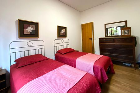 Casa de condomínio à venda com 245m², 4 quartos e 6 vagas Casa de condomínio à venda com 245m², 4 quartos e 6 vagasSuite 2