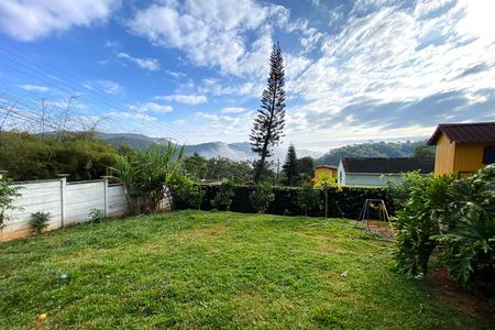 Casa de condomínio à venda com 245m², 4 quartos e 6 vagas Casa de condomínio à venda com 245m², 4 quartos e 6 vagasQuintal