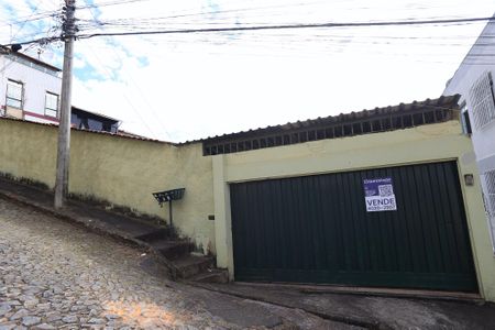 Casa à venda com 313m², 3 quartos e 2 vagasFachada