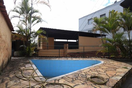 Casa à venda com 313m², 3 quartos e 2 vagasPiscina