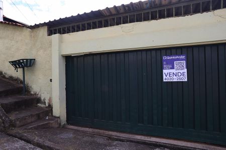 Casa à venda com 313m², 3 quartos e 2 vagasFachada com Plaquinha
