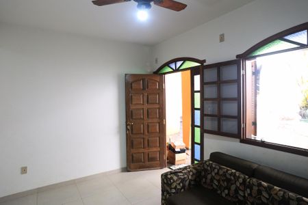 Casa à venda com 313m², 3 quartos e 2 vagasSala
