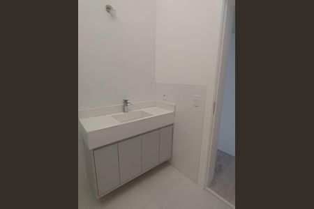 Banheiro suíte de casa de condomínio à venda com 3 quartos, 357m² em Colinas da Anhanguera, Santana de Parnaíba