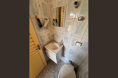 Casa à venda com 390m², 6 quartos e 7 vagas Casa à venda com 390m², 6 quartos e 7 vagasLavabo 3 Anexo 2