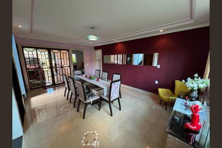 Casa à venda com 390m², 6 quartos e 7 vagas Casa à venda com 390m², 6 quartos e 7 vagasSala de Jantar Anexo 1