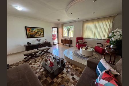 Casa à venda com 390m², 6 quartos e 7 vagas Casa à venda com 390m², 6 quartos e 7 vagasSala Anexo 1