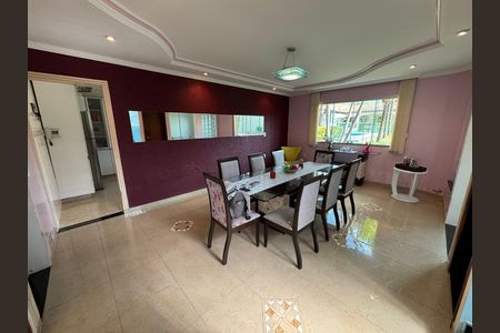 Casa à venda com 390m², 6 quartos e 7 vagas Casa à venda com 390m², 6 quartos e 7 vagasSala de Jantar Anexo 1