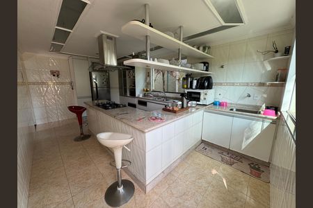 Casa à venda com 390m², 6 quartos e 7 vagas Casa à venda com 390m², 6 quartos e 7 vagasCozinha Anexo 1
