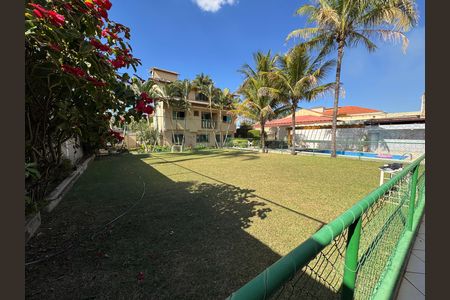 Casa à venda com 390m², 6 quartos e 7 vagas Casa à venda com 390m², 6 quartos e 7 vagasQuadra Esportiva