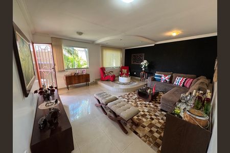 Casa à venda com 6 quartos, 390m² em Conjunto 20, Brasília