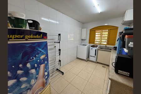Casa à venda com 390m², 6 quartos e 7 vagas Casa à venda com 390m², 6 quartos e 7 vagasÁrea de Serviço