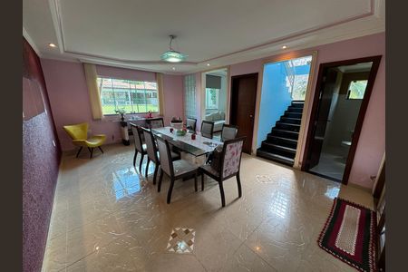 Casa à venda com 390m², 6 quartos e 7 vagas Casa à venda com 390m², 6 quartos e 7 vagasSala de Jantar Anexo 1