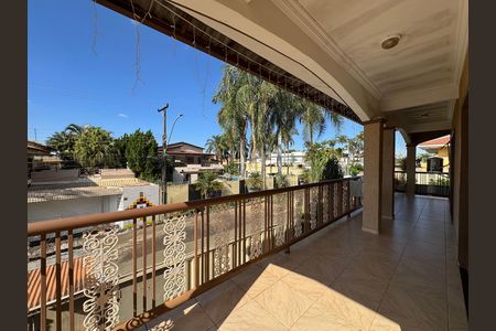 Varanda de casa à venda com 6 quartos, 390m² em Conjunto 20, Brasília