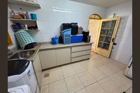 Casa à venda com 390m², 6 quartos e 7 vagas Casa à venda com 390m², 6 quartos e 7 vagasÁrea de Serviço