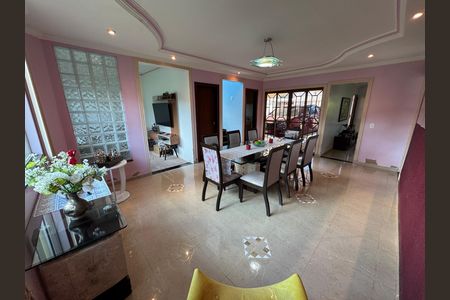 Casa à venda com 390m², 6 quartos e 7 vagas Casa à venda com 390m², 6 quartos e 7 vagasSala de Jantar Anexo 1