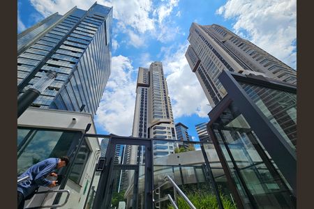 Apartamento para alugar com 227m², 3 quartos e 4 vagasFachada e portaria