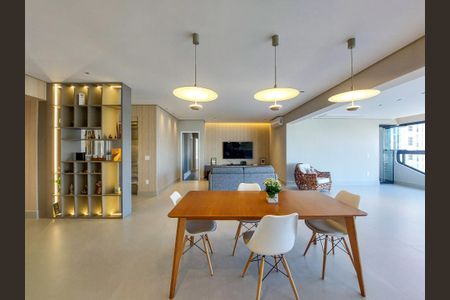 Apartamento para alugar com 227m², 3 quartos e 4 vagasSala