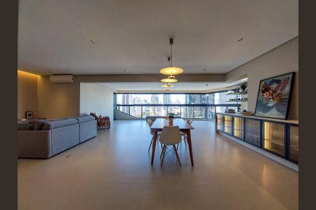 Apartamento para alugar com 227m², 3 quartos e 4 vagasSala