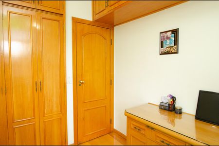 Apartamento à venda com 129m², 3 quartos e 2 vagas Apartamento à venda com 129m², 3 quartos e 2 vagasQuarto 1
