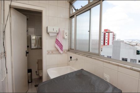 Apartamento à venda com 129m², 3 quartos e 2 vagas Apartamento à venda com 129m², 3 quartos e 2 vagasLavanderia