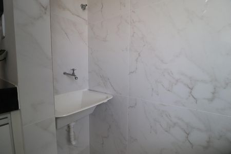 Cozinha e Área de Serviço de apartamento para alugar com 2 quartos, 45m² em Umuarama, Uberlândia