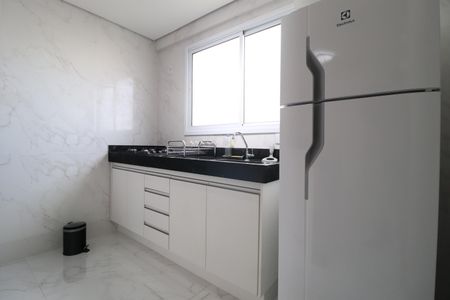 Cozinha de apartamento para alugar com 2 quartos, 45m² em Umuarama, Uberlândia