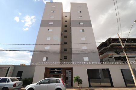 Fachada de apartamento para alugar com 2 quartos, 45m² em Umuarama, Uberlândia