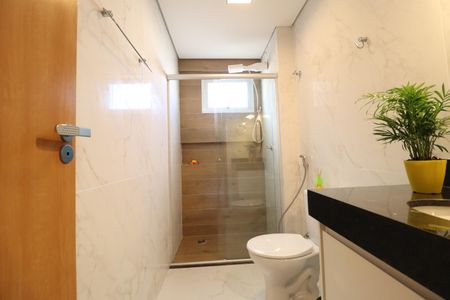 Banheiro Social de apartamento para alugar com 2 quartos, 45m² em Umuarama, Uberlândia