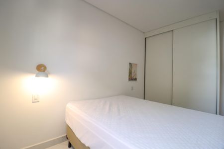 Quarto 2 de apartamento para alugar com 2 quartos, 45m² em Umuarama, Uberlândia
