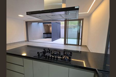 Casa de condomínio para alugar com 230m², 3 quartos e 2 vagasCozinha