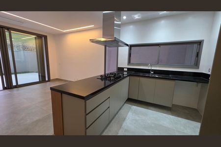 Casa de condomínio para alugar com 230m², 3 quartos e 2 vagasCozinha