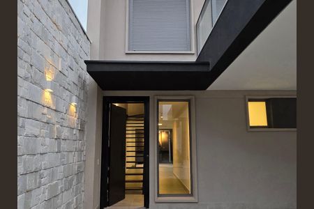 Casa de condomínio para alugar com 230m², 3 quartos e 2 vagasFachada