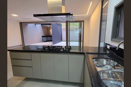 Casa de condomínio para alugar com 230m², 3 quartos e 2 vagasCozinha